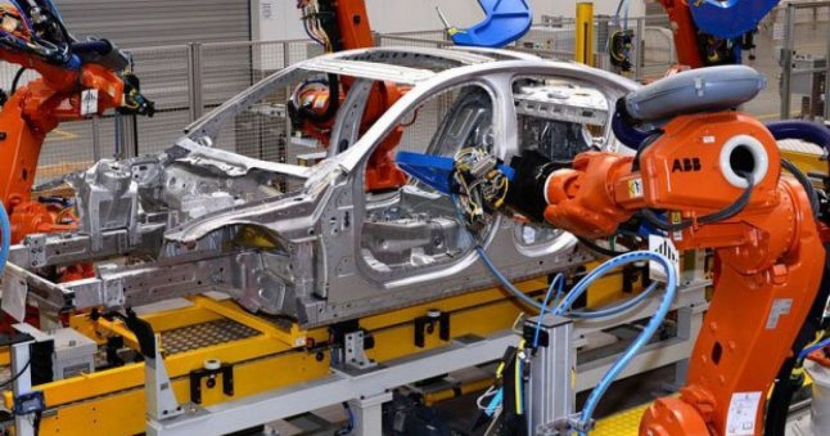 Criza în industria auto se accentuează. Unul dintre marii constructori de mașini din lume renunță la 8.000 de angajați