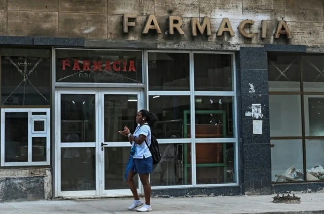 Cuba îşi deschide numeroase sectoare ale economiei privatizării, între altele staţii de alimentare cu carburant, farmacii, instalaţii portuare, gestionarea deşeurilor, energii regenerabile, turismul