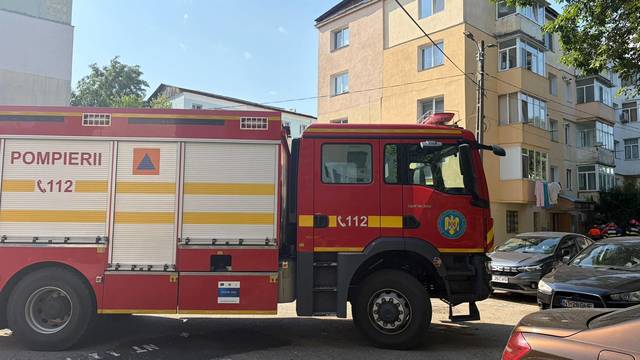 Miros de gaz simţit în mai multe zone din Drobeta Turnu Severin / Verificările au arătat că provine de la transvazarea unui produs petrolier în port