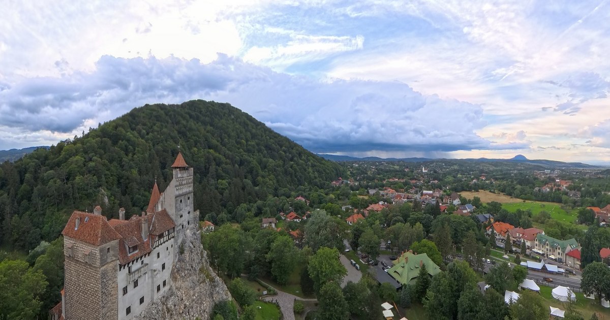 Castelul Bran și legenda lui Dracula. „Dacă cineva care nu crede în vampiri vine în România, când iese din castel va crede în vampiri?”